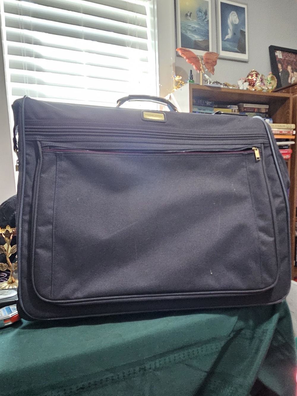 Men's Black Garment Bag - Travel-Friendly Suit Carrier